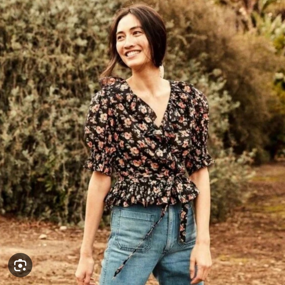 Doen viola floral wrap top. Size s